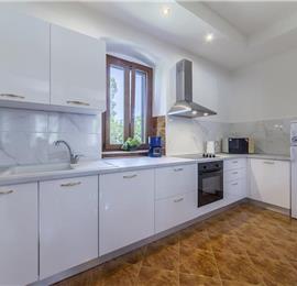 6 bedroom villa with pool near Labin, Istria, sleeps 12